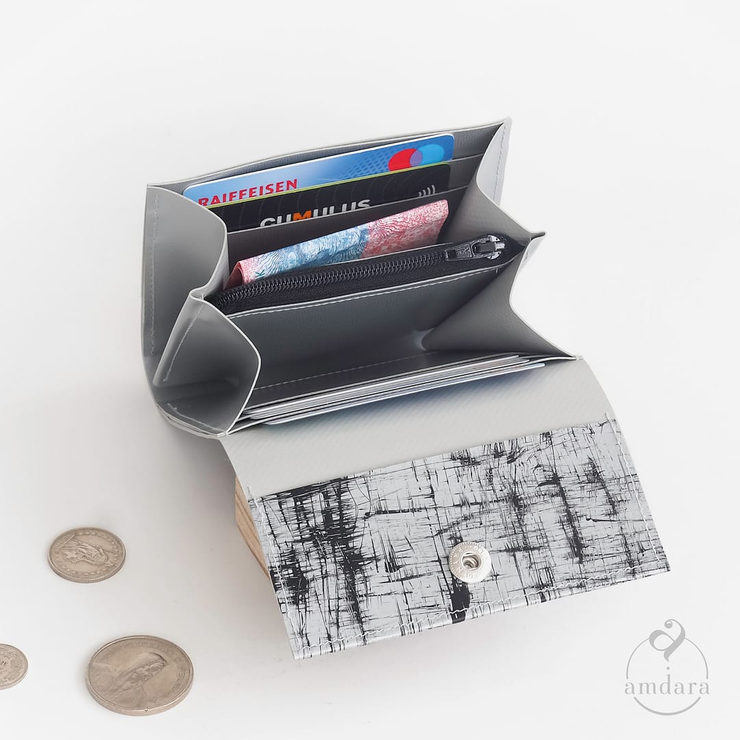Mittelgrosses Portmonee aus Blache