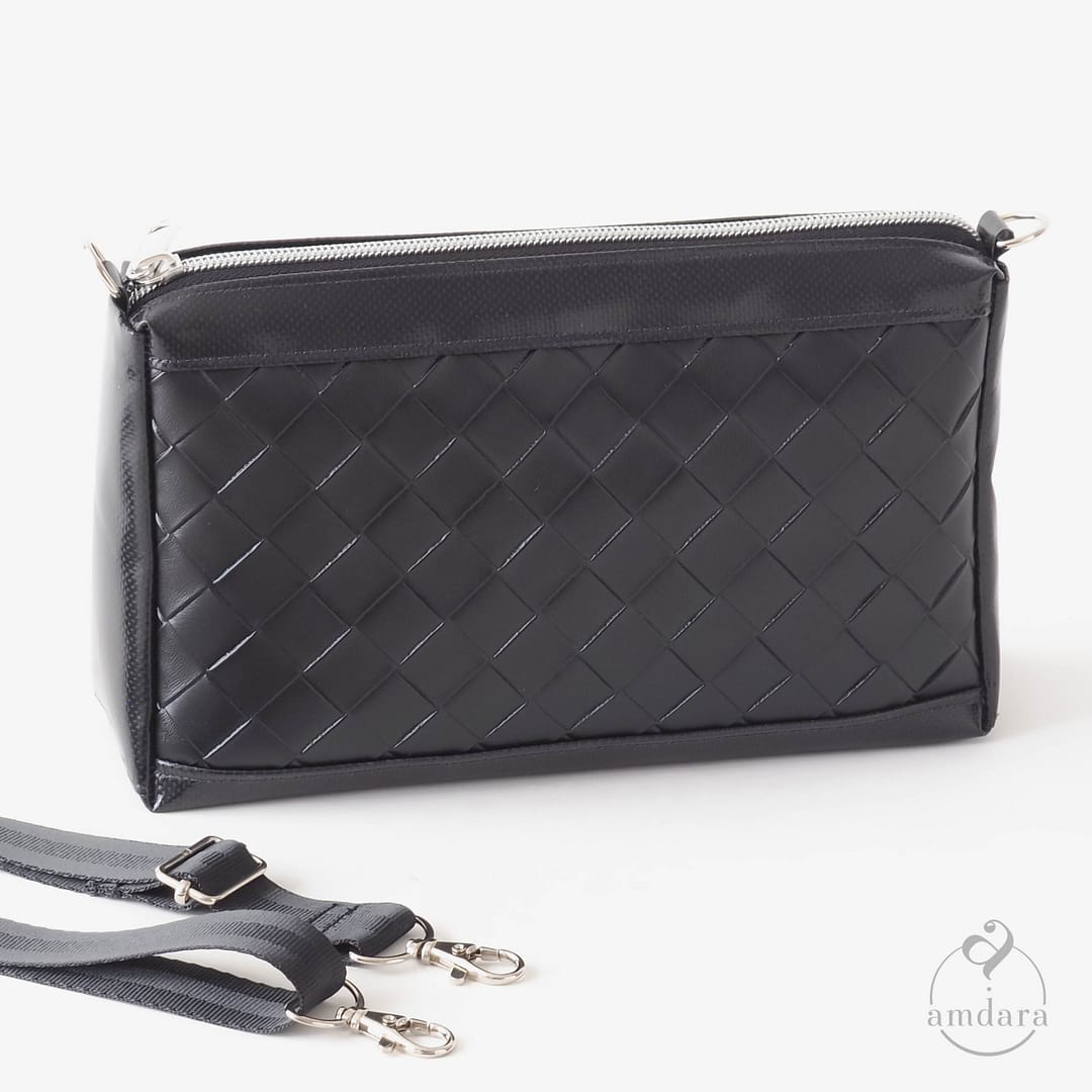 Crossbodybag Ronja, Umhängetasche aus Blache, handmade by amdara, Zickzack schwarz