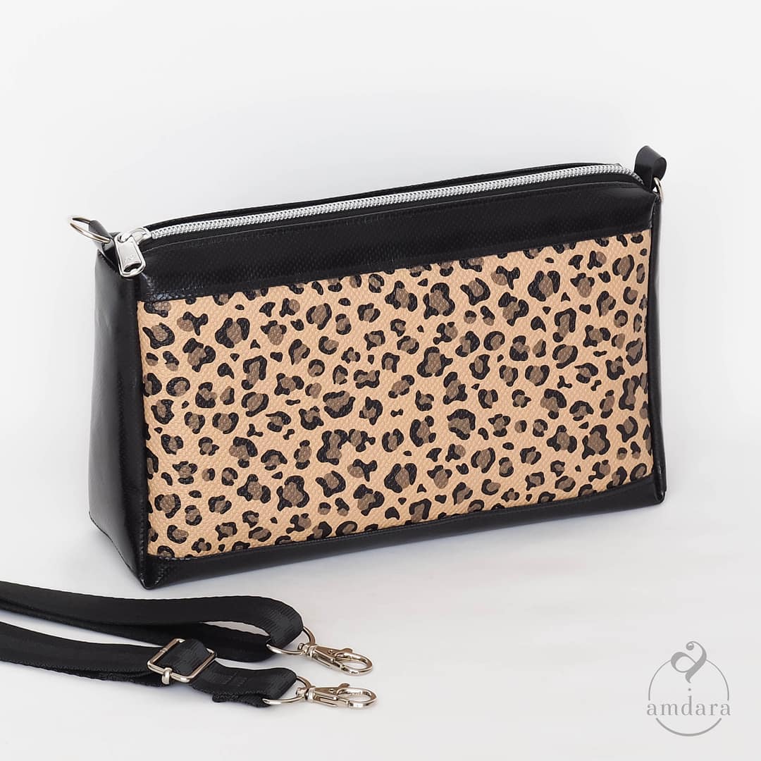 Crossbodybag Ronja, Umhängetasche aus Blache, handmade by amdara, Leoprint auf beige