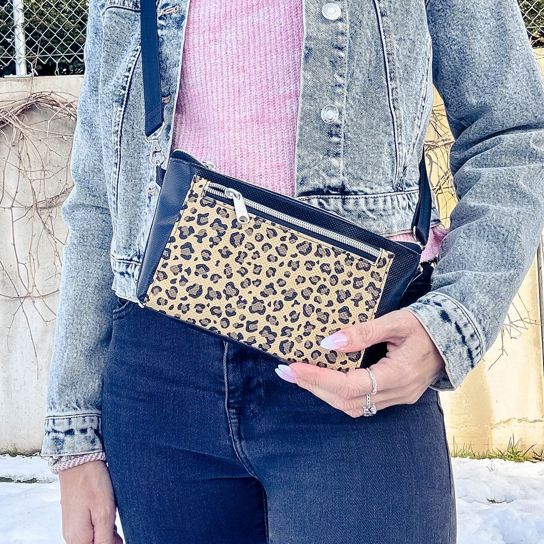 Crossbodybag Samia, kleine Umhängetasche aus Blache, handmade by amdara