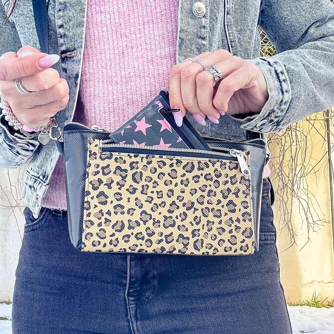 Crossbodybag Samia, kleine Umhängetasche aus Blache, handmade by amdara