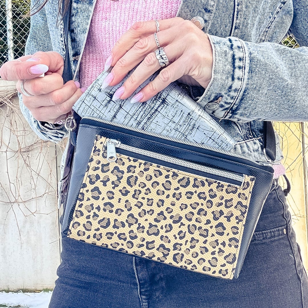 Crossbodybag Samia, kleine Umhängetasche aus Blache, handmade by amdara