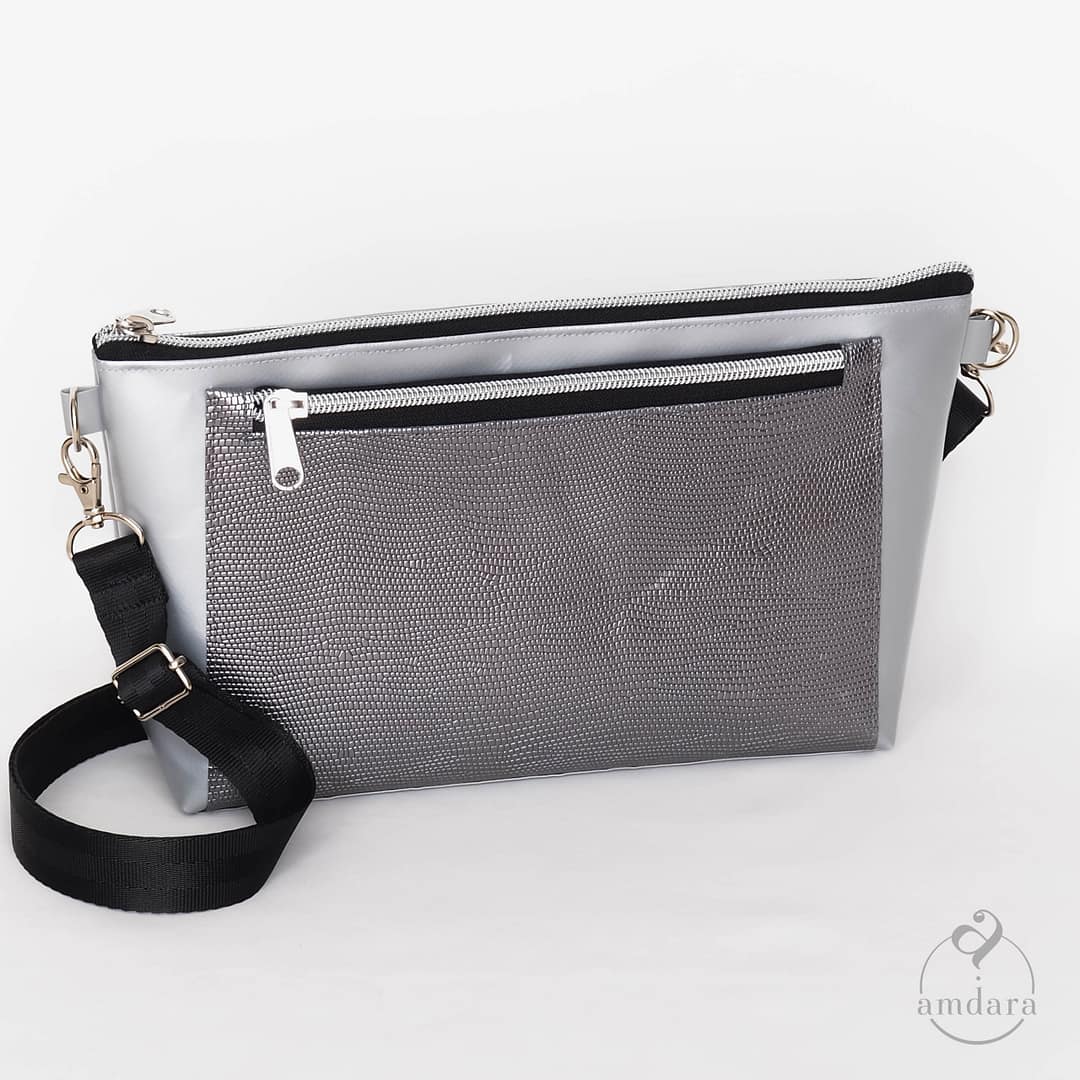 Umhängetasche Samia, mittlere Crossbodybag aus Blache, handmade by amdara