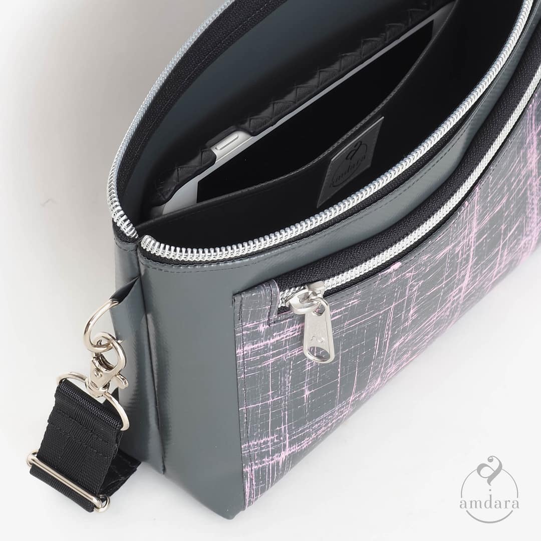 Crossbodybag Samia, kleine Umhängetasche aus Blache, handmade by amdara