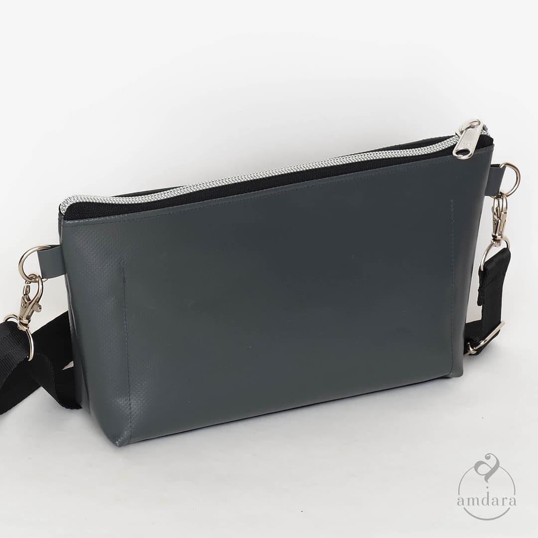 Crossbodybag Samia, kleine Umhängetasche aus Blache, handmade by amdara